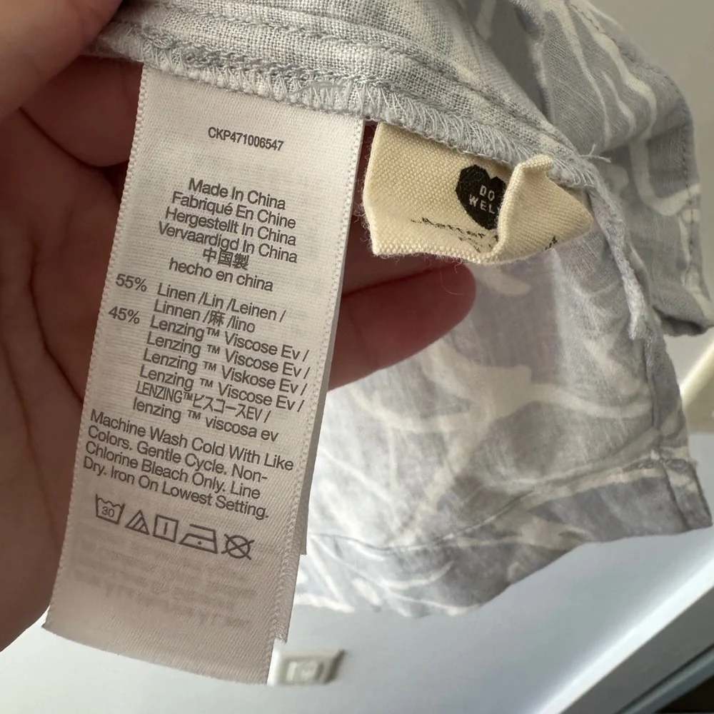 Madewell Linen Blend Camp Shirt in Abstract Flora Button Down - Picture 7 of 9